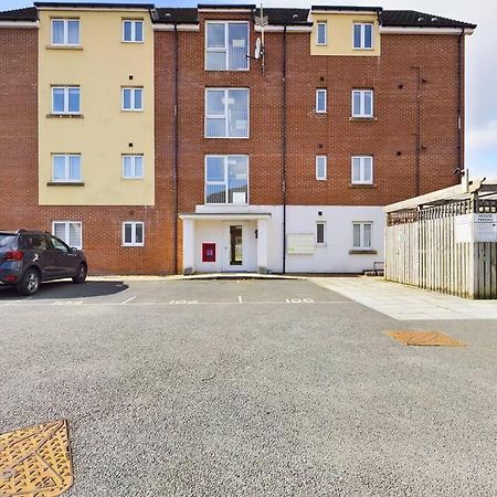 Chic City Centre Apartment With Allocated Parking 스완지 외부 사진