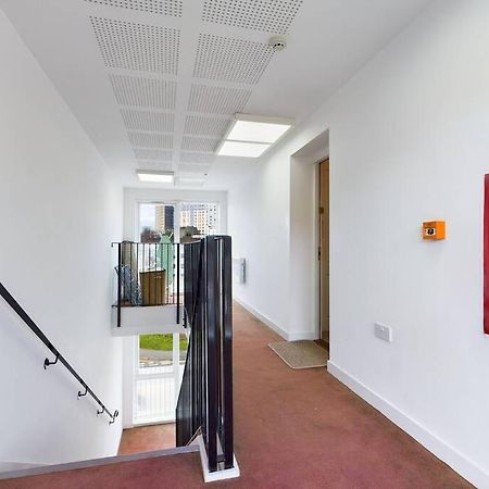 Chic City Centre Apartment With Allocated Parking 스완지 외부 사진