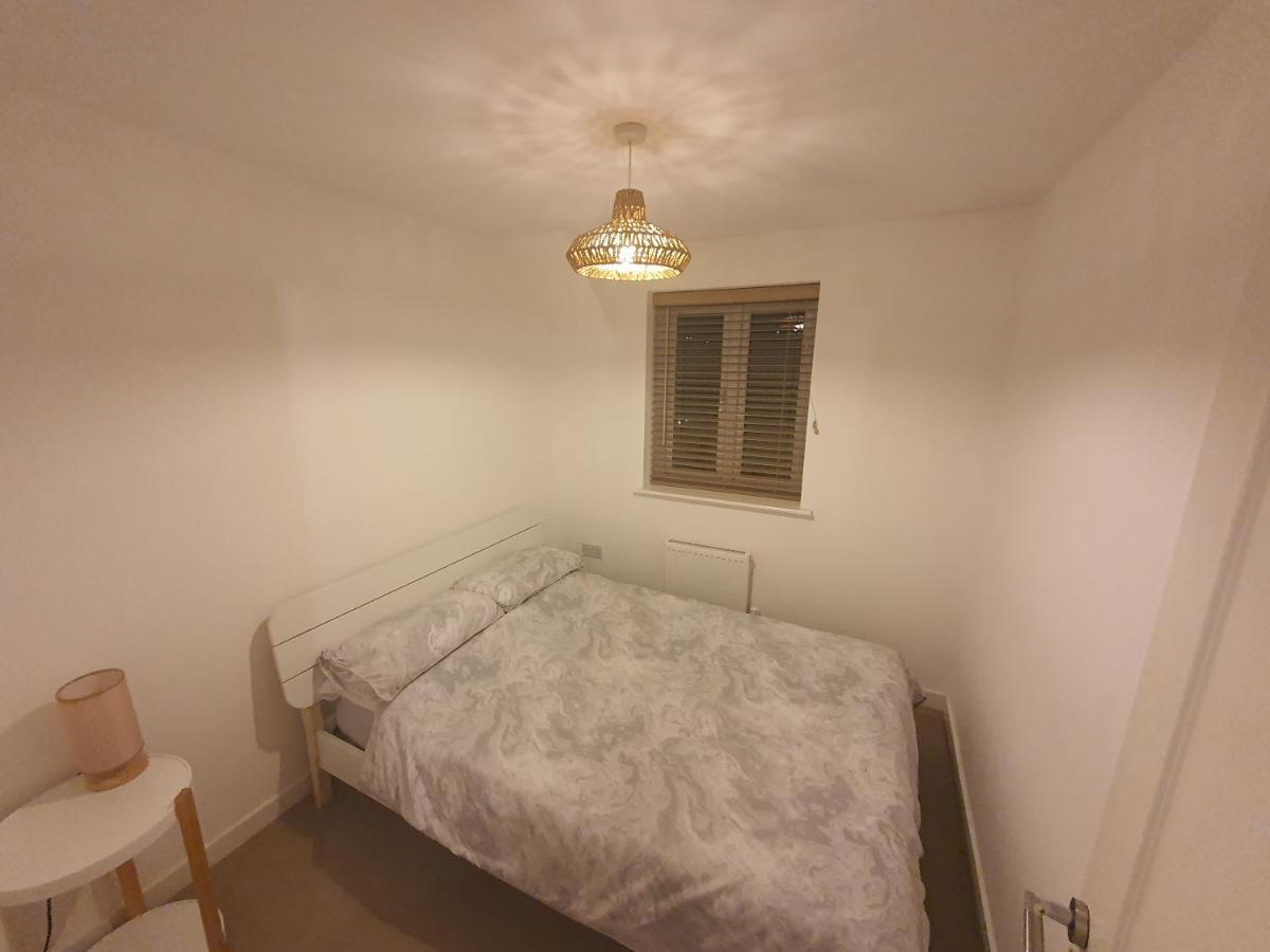 Chic City Centre Apartment With Allocated Parking 스완지 외부 사진